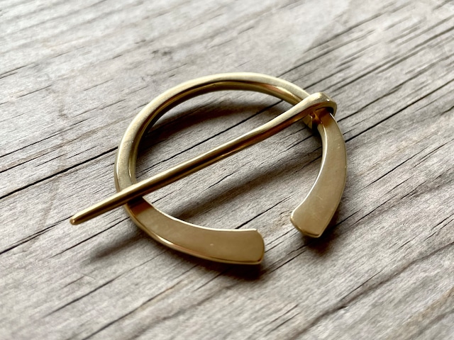 ピンブローチ／Cloak Pin Brooch［Brass］／Viking Jewelry