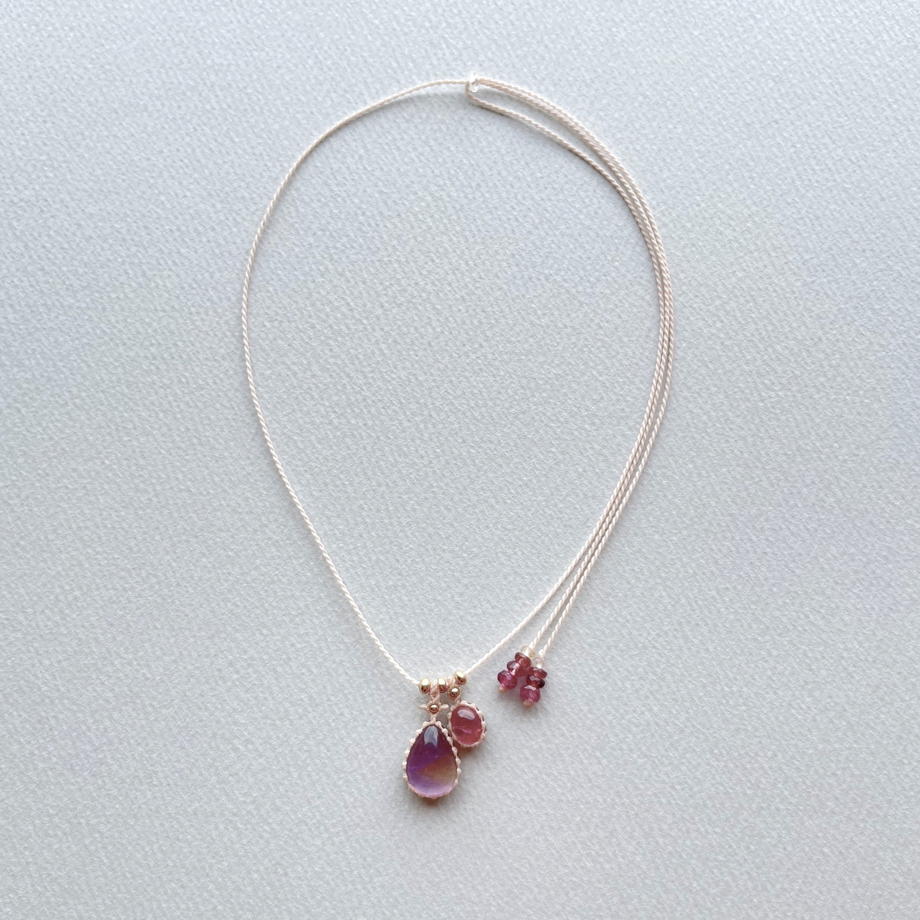 アメトリンとトルマリンのマクラメ編み 天然石ネックレス アメトリンとトルマリンのマクラメ編み 天然石ネックレス