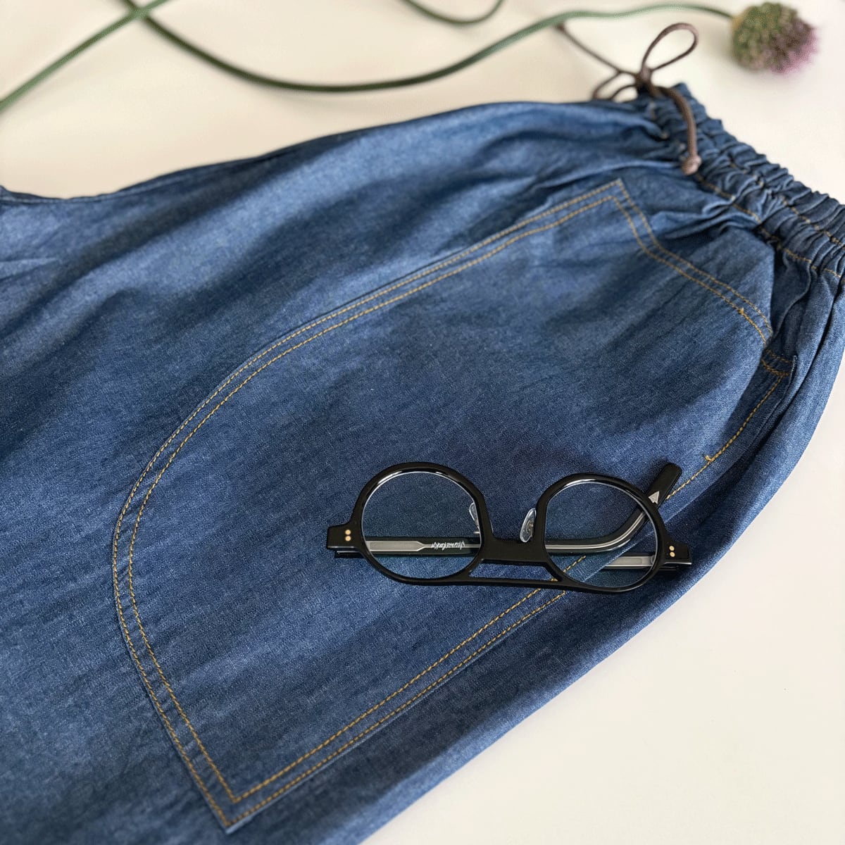 ストレートパンツ　シャンブレー