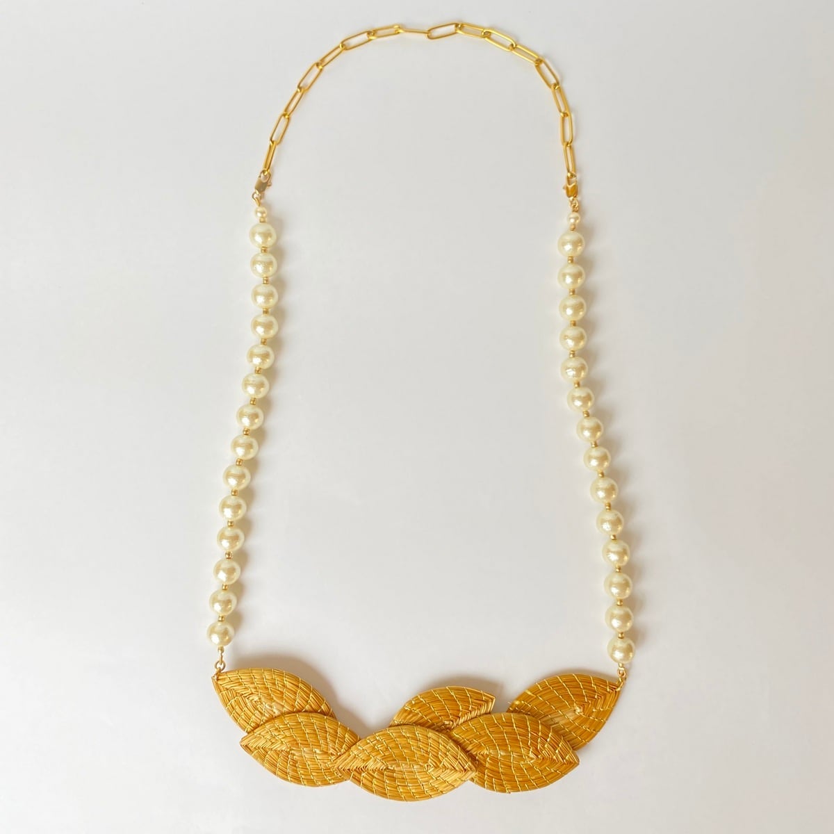 【ビオジュエリー】 黄金の草 カッピンドウラード コスチュームネックレス リーフ6 コットンパール