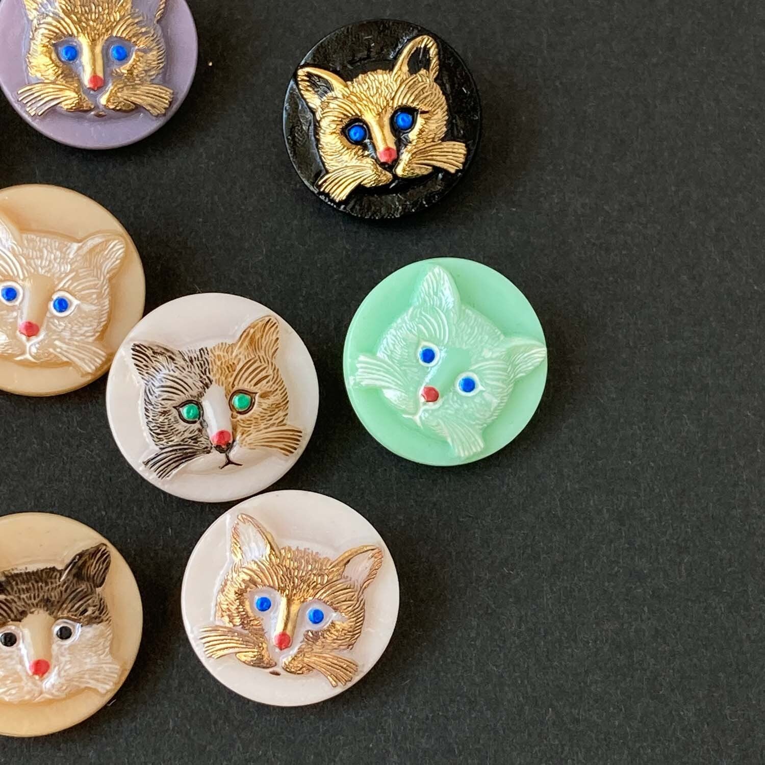 新色追加〉チェコガラスボタン-Cat（18mm） | Dua-アクセサリーパーツ