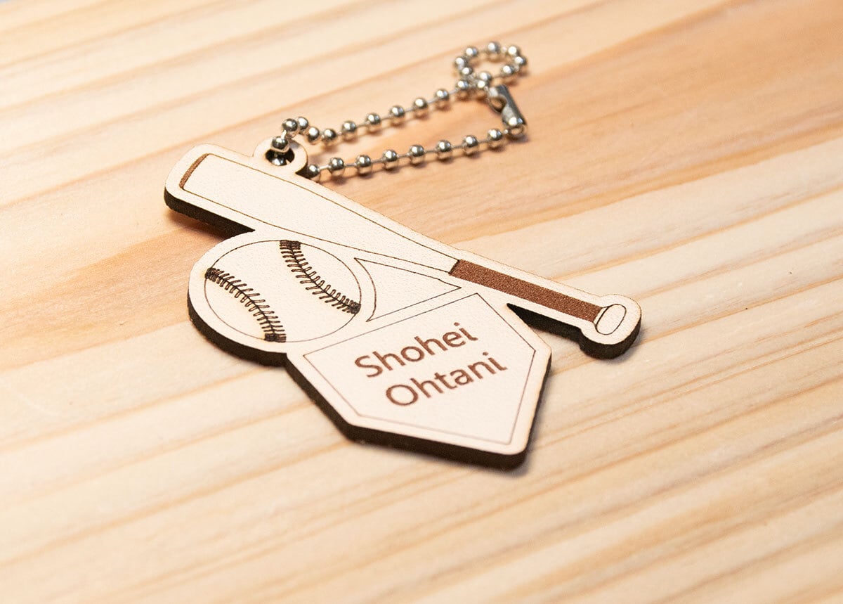 革の「野球」キーホルダー【名入れ無料】 本革 チーム 卒団 卒部 記念