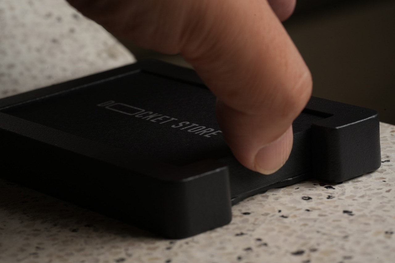 HEAVY CARD HOLDER