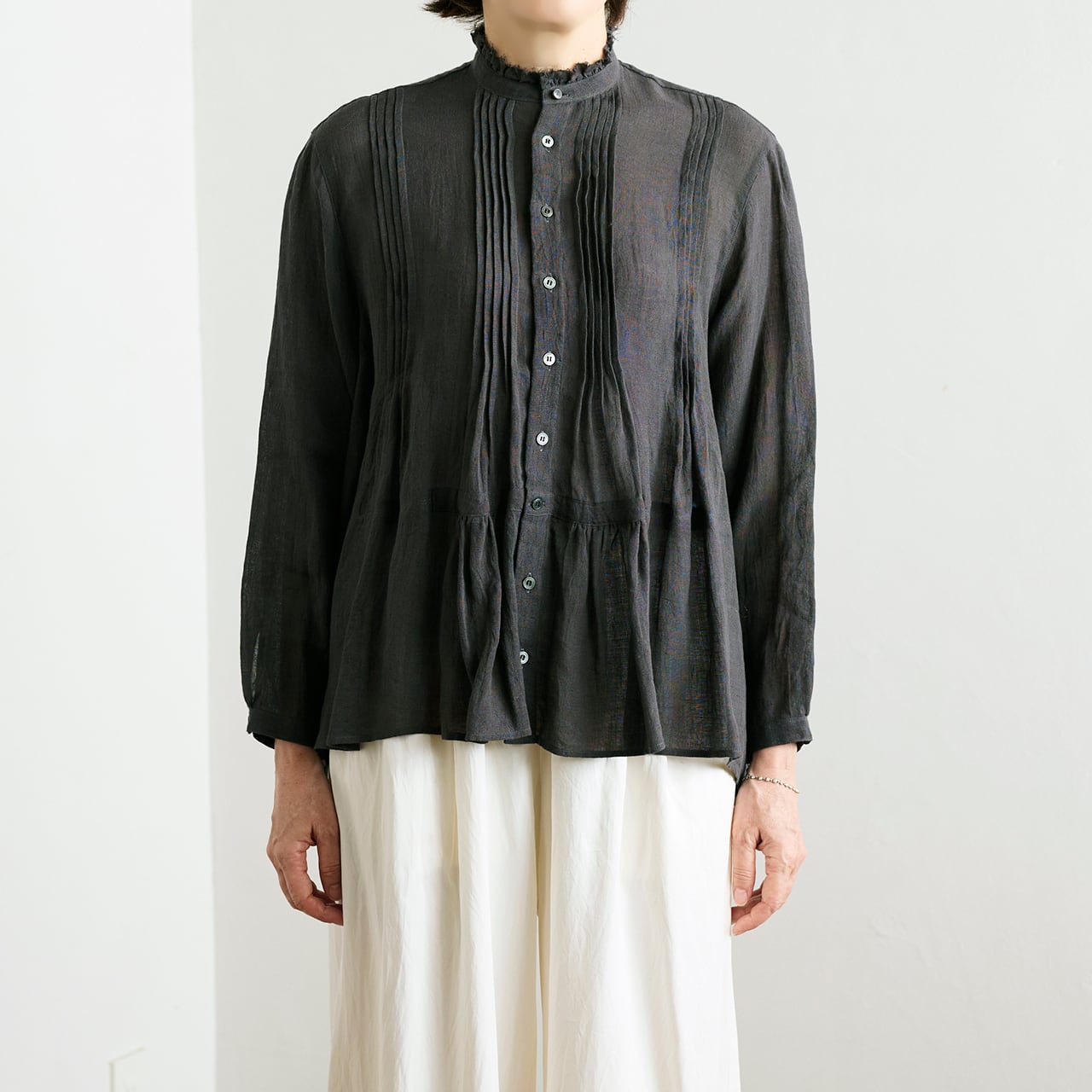 suzuki takayuki スズキタカユキ pin-tuck blouse  dark bronze