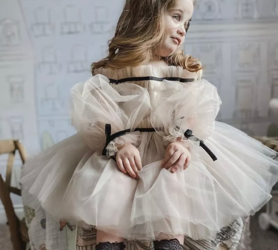 チュールオフショルダードレス•••••••••ワンピース お誕生日 海外子供服 リボン 発表会 撮影 キッズフォト