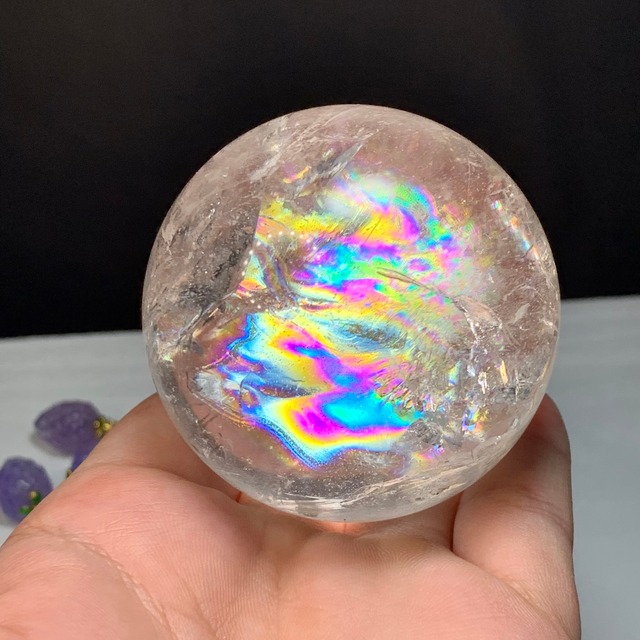 虹を閉じ込めたかのようなアイリス水晶・スフィア