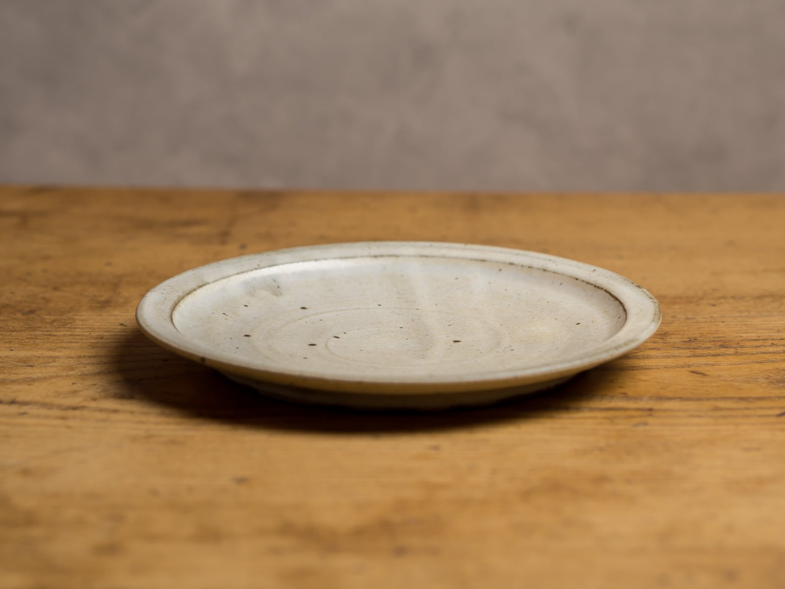 白マット釉 7寸プレート（中皿・粉引き・メインディッシュ）／くるり窯