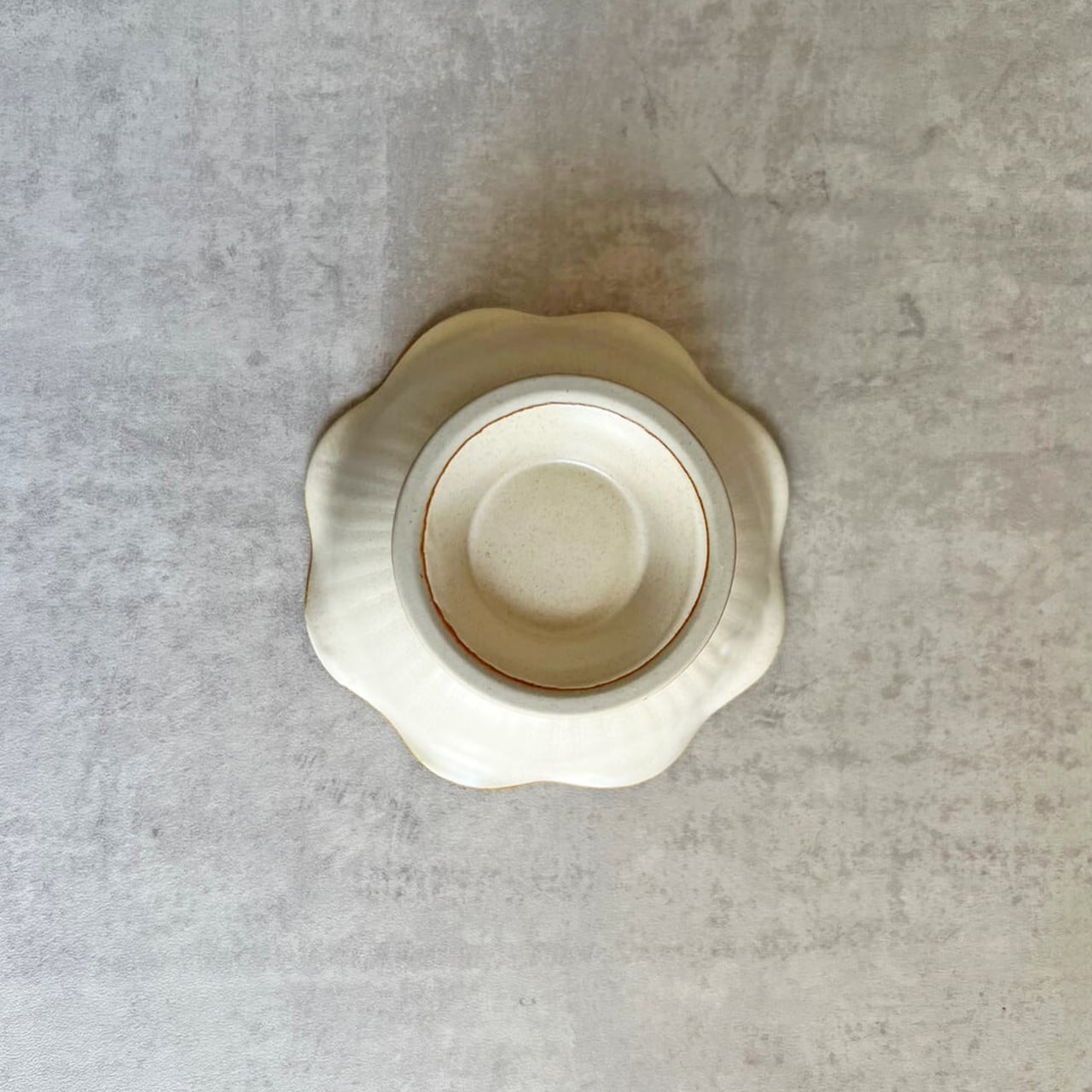 A2239 Craftフリル高台鉢 (白） | KANESAN1893