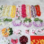 フラダンス 小物 まとめ売り 70点以上 セット レイ フラワーレイ ククイ クウペエ ネックレス シェルレイ パレオ イリマ 白 黄 緑 紫 赤 ピンク カラフル アクセサリー ヘアクリップ ヘアアクセサリー タヒチアン ホワイト系 レッド系 ピンク系