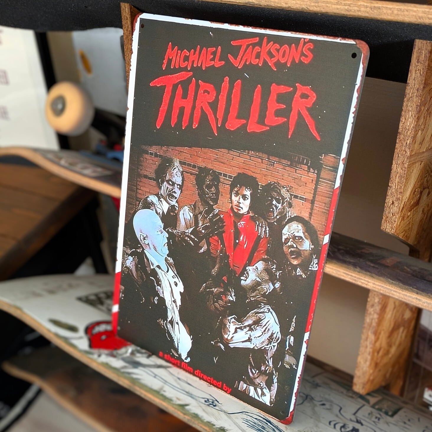 送料無料!ちょうどいいブリキ看板【 Michael Jackson / マイケル・ジャクソン 】『スリラー』 METAL SIGN / メタルサイン / ブリキ看板 / サインボード / ビンテージ加工 〚アメリカン雑貨 アメトイ〛
