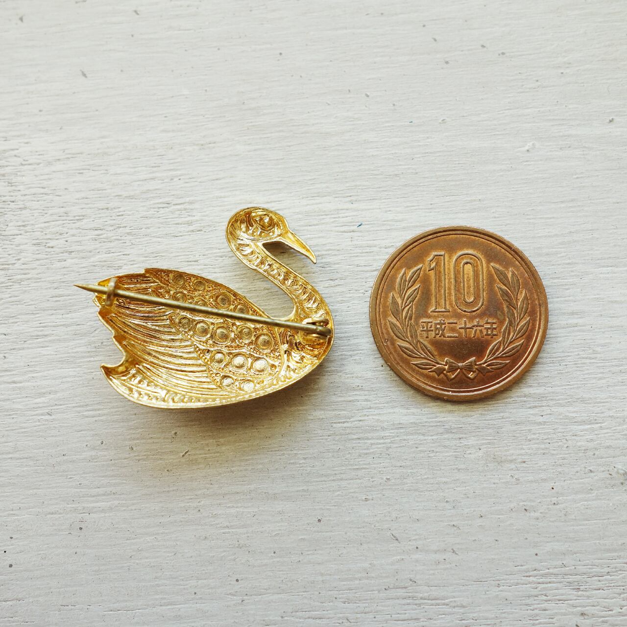 ヴィンテージ 白鳥 ブローチ ヴィンテージの白鳥のブローチ - Etsy 日本