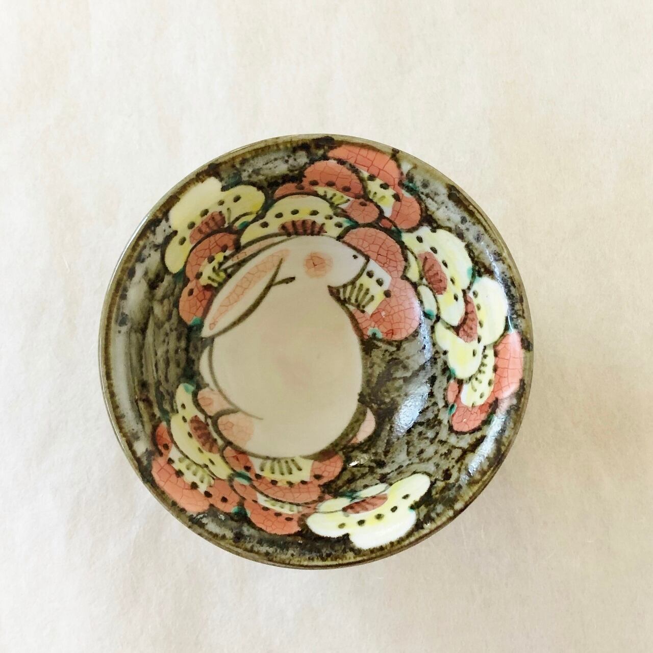 赫三郎窯＞色絵 花うさぎ 茶碗 | UTSUWAYA かねみん