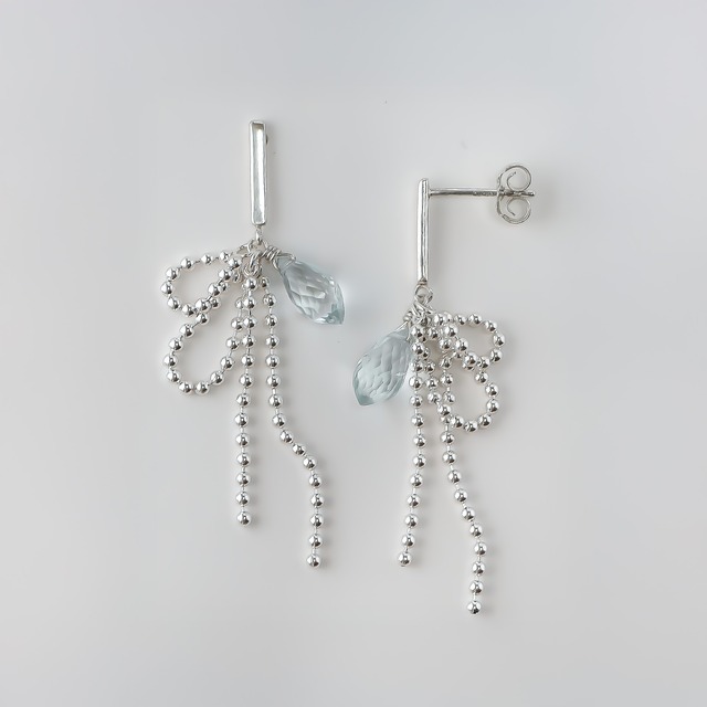Silver925 アクアマリンのRibbonピアス［1089］