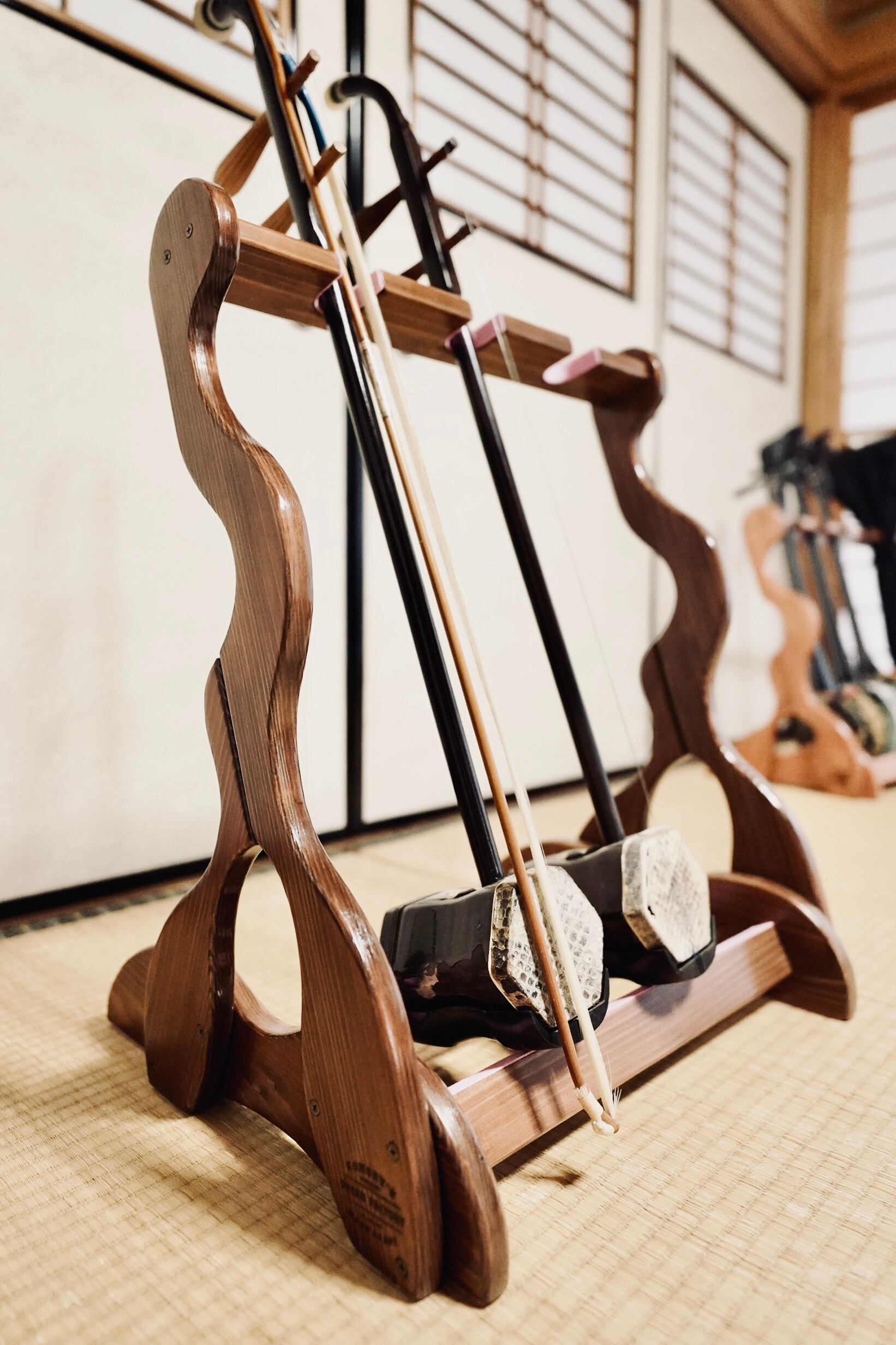 木製 二胡 茶色 二胡スタンド | 手作り木工 レスポーラー夢工房