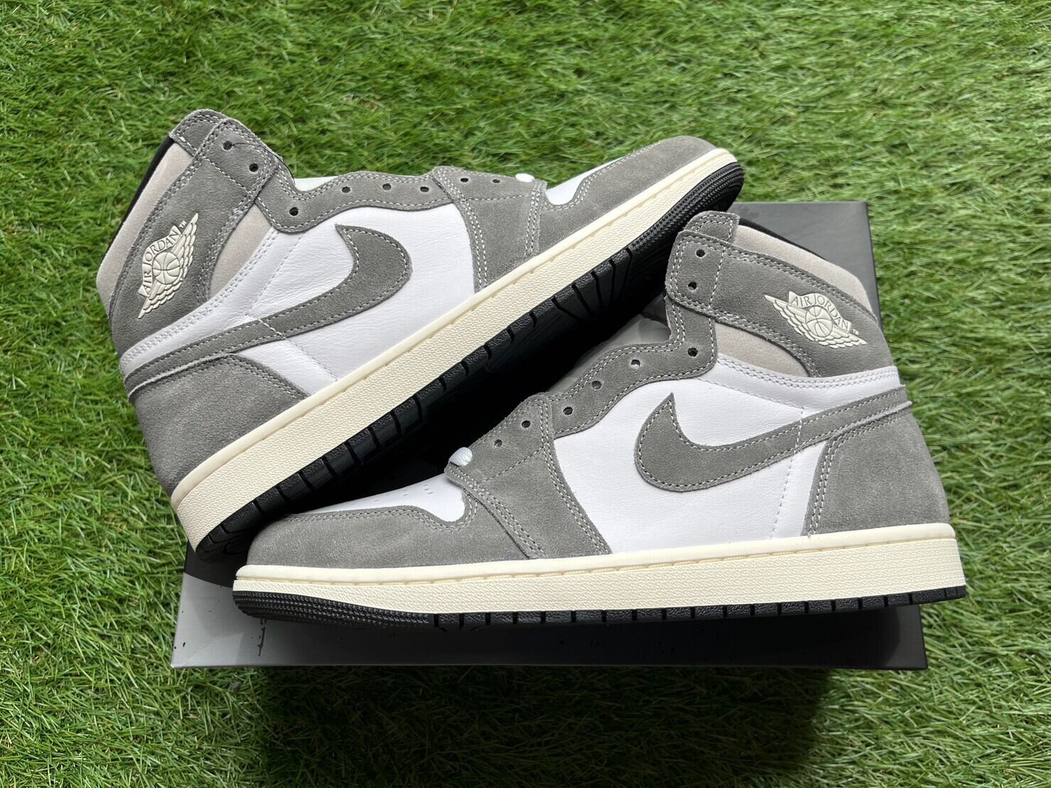 NIKE AIR JORDAN 1 RETRO HIGH OG BLACK AND SMOKE GREY DZ5485-051 