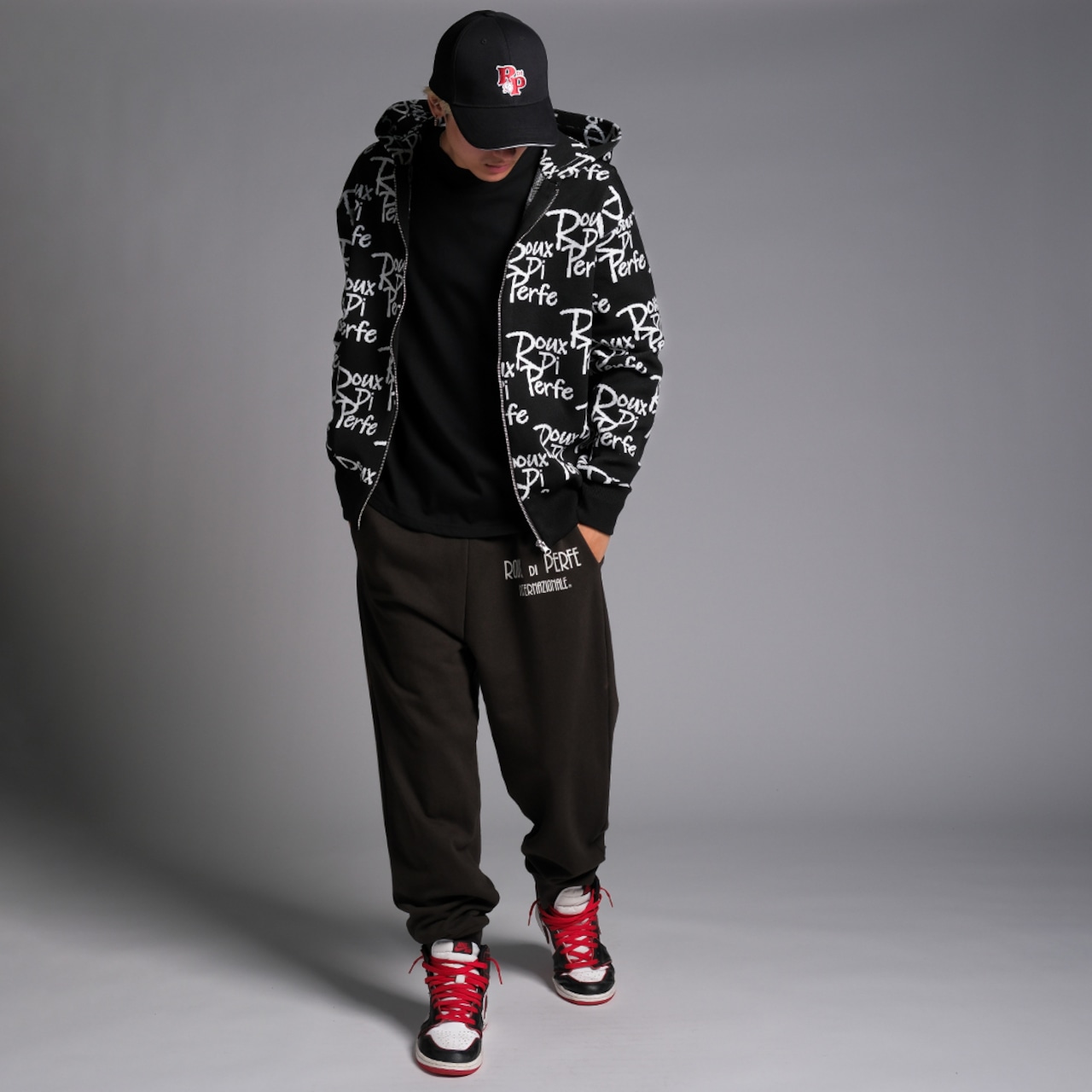 ロゴ刺繡キャップ