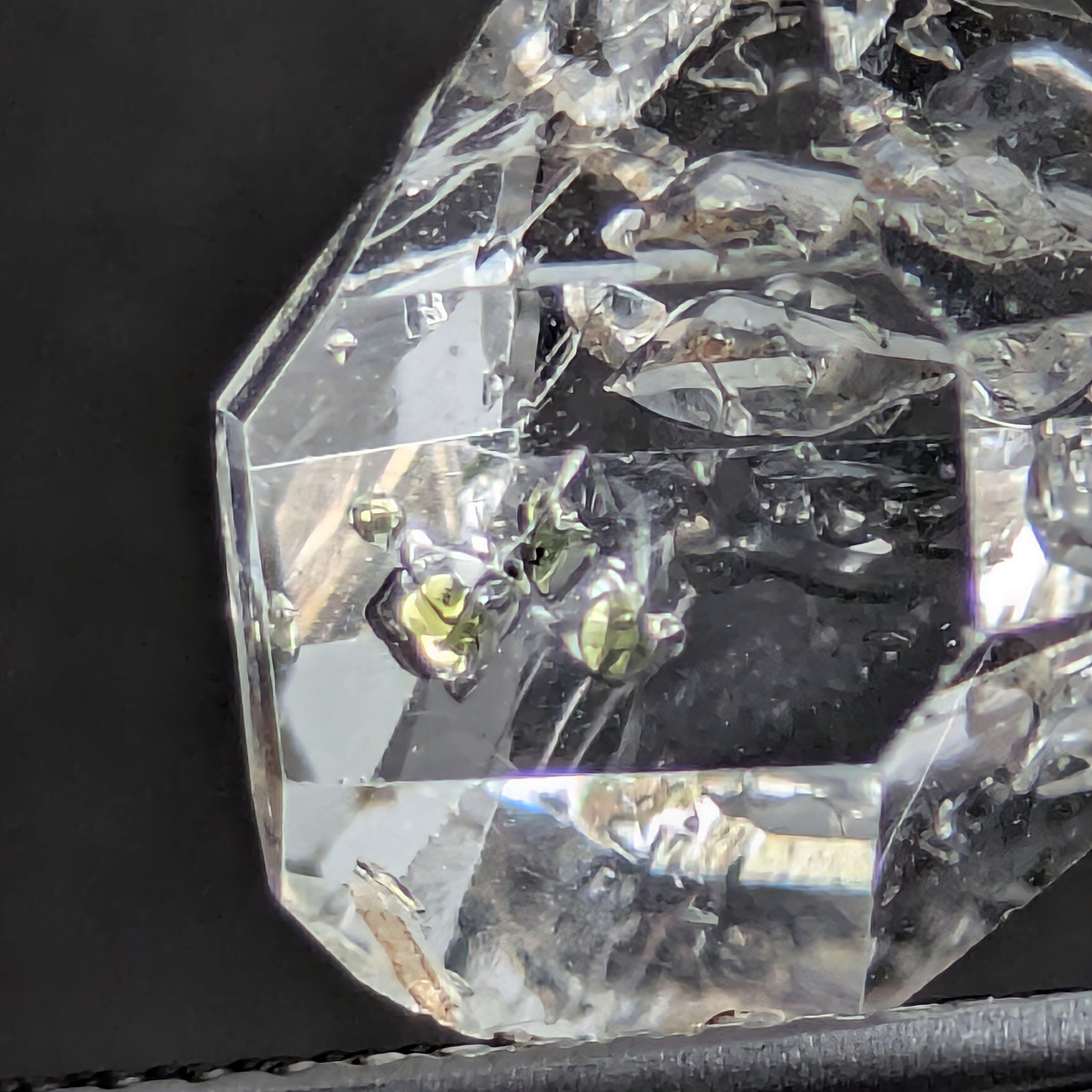 オイル・イン・クォーツ原石 パキスタン産【4.93ct】PRO209496 | Gem's