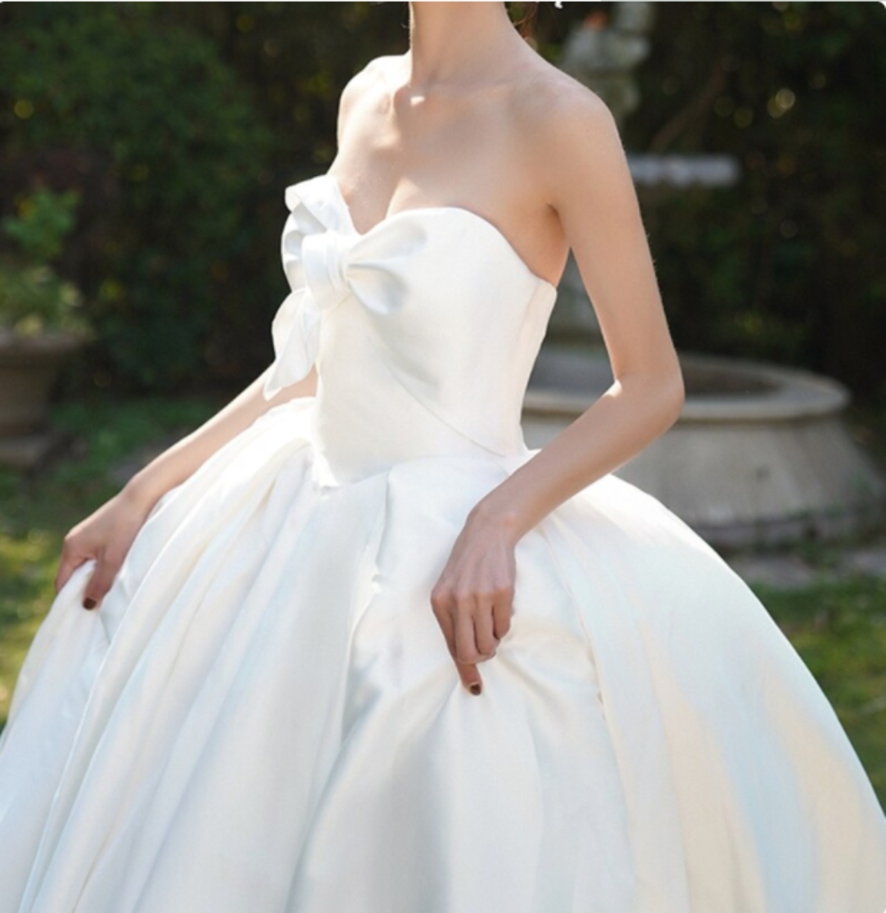 目立つ ウエディングドレス 高級イタリアサテン エンパイアライン  