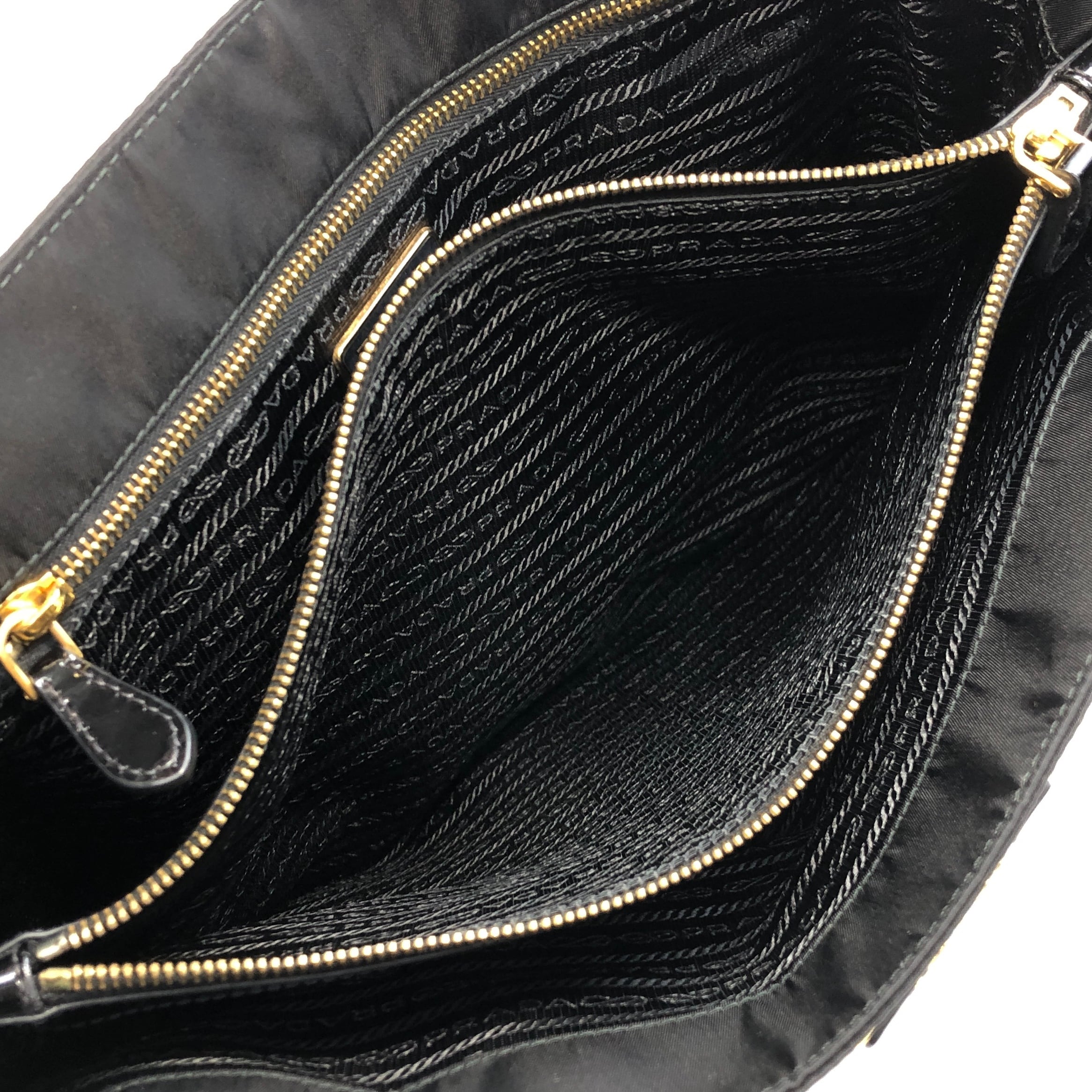 PRADA プラダ トライアングルロゴ ハンドバッグ ブラック ナイロン