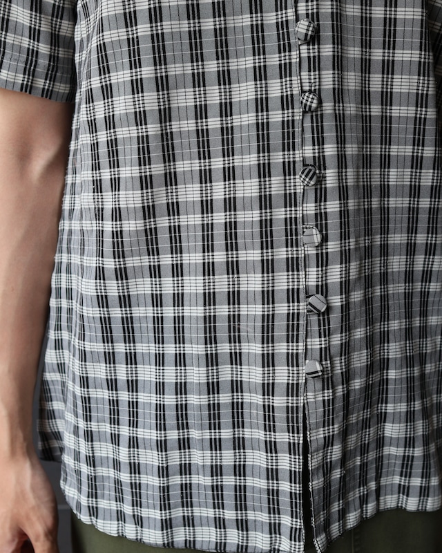 Covered button check shirt