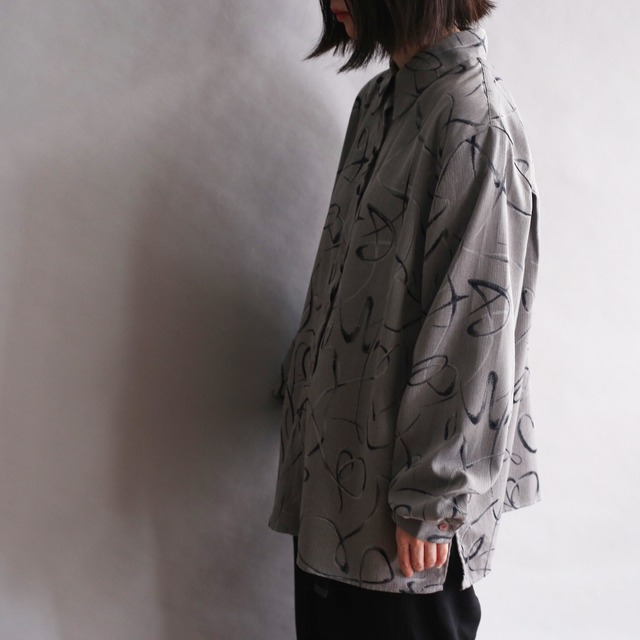 monotone art pattern box silhouette l/s shirt