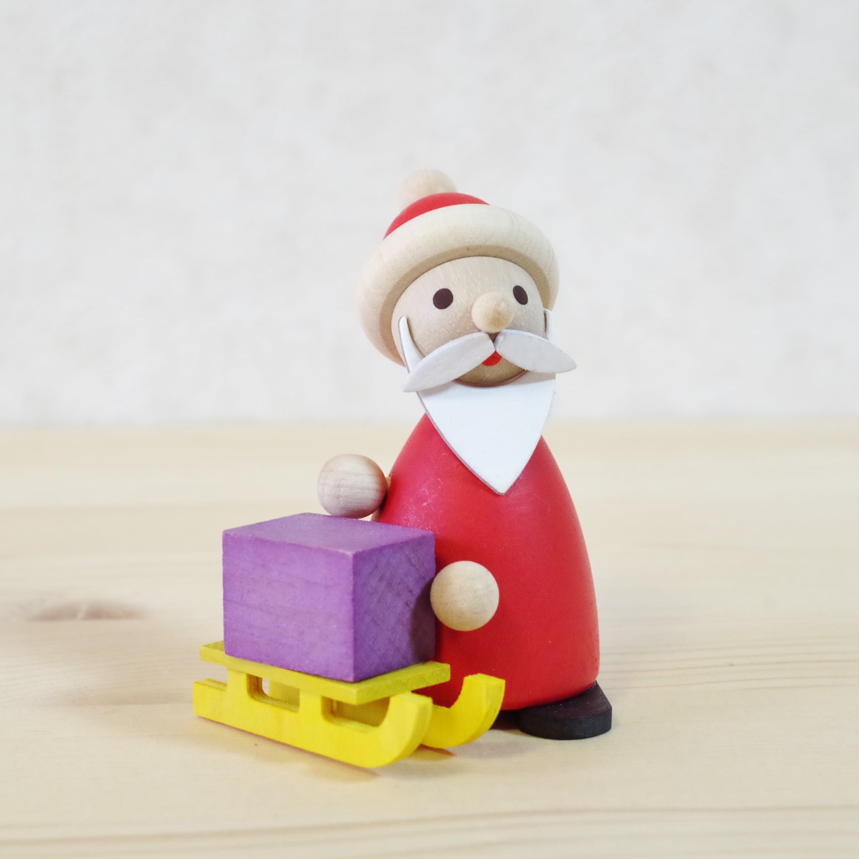 サンタのソリ クリスマス 走るトナカイとソリに乗るサンタさんの