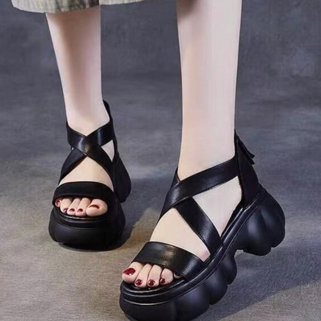 【送料無料】 サンダル 2色 靴 シューズ ゴツゴツ 厚底 タンクソール クロスバンド PU 可愛い 大人可愛い きれいめ シンプル カジュアル シック コンサバ 華やか 大人 上品 おしゃれ 主役級 こなれ感 高見え 高級感 無地 夏 レディース 女性用 ママ 20代 30代 40代 デート お出かけ 女子会 お呼ばれ 休日 お茶会 授業参観 垢抜け デイリーユース 普段使い ファッション コーデ スタイル 楽ちん 歩きやすい 美脚 脚長 定番 スタイルアップ ベージュ ブラック 大人カラー