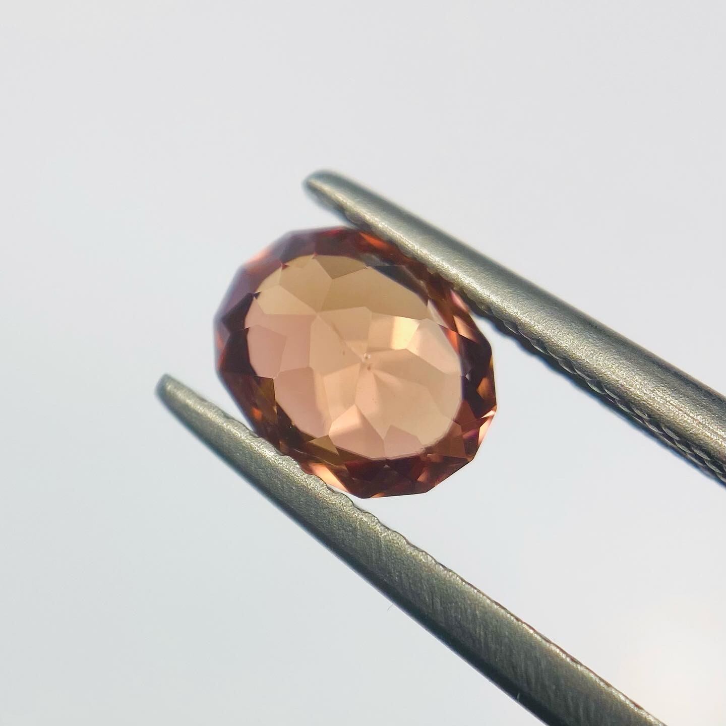 アンティークミラーのようなジルコン