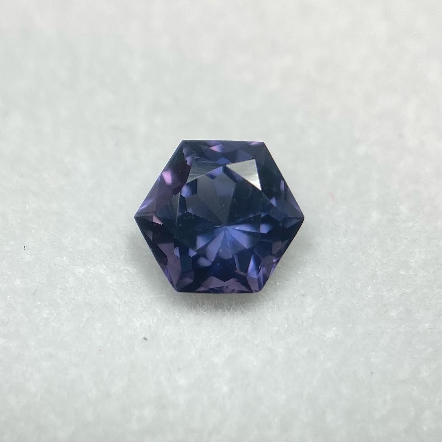 寒空に光る星　スピネル