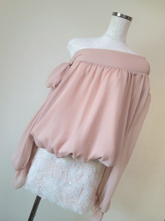 オフショルダー シフォントップス