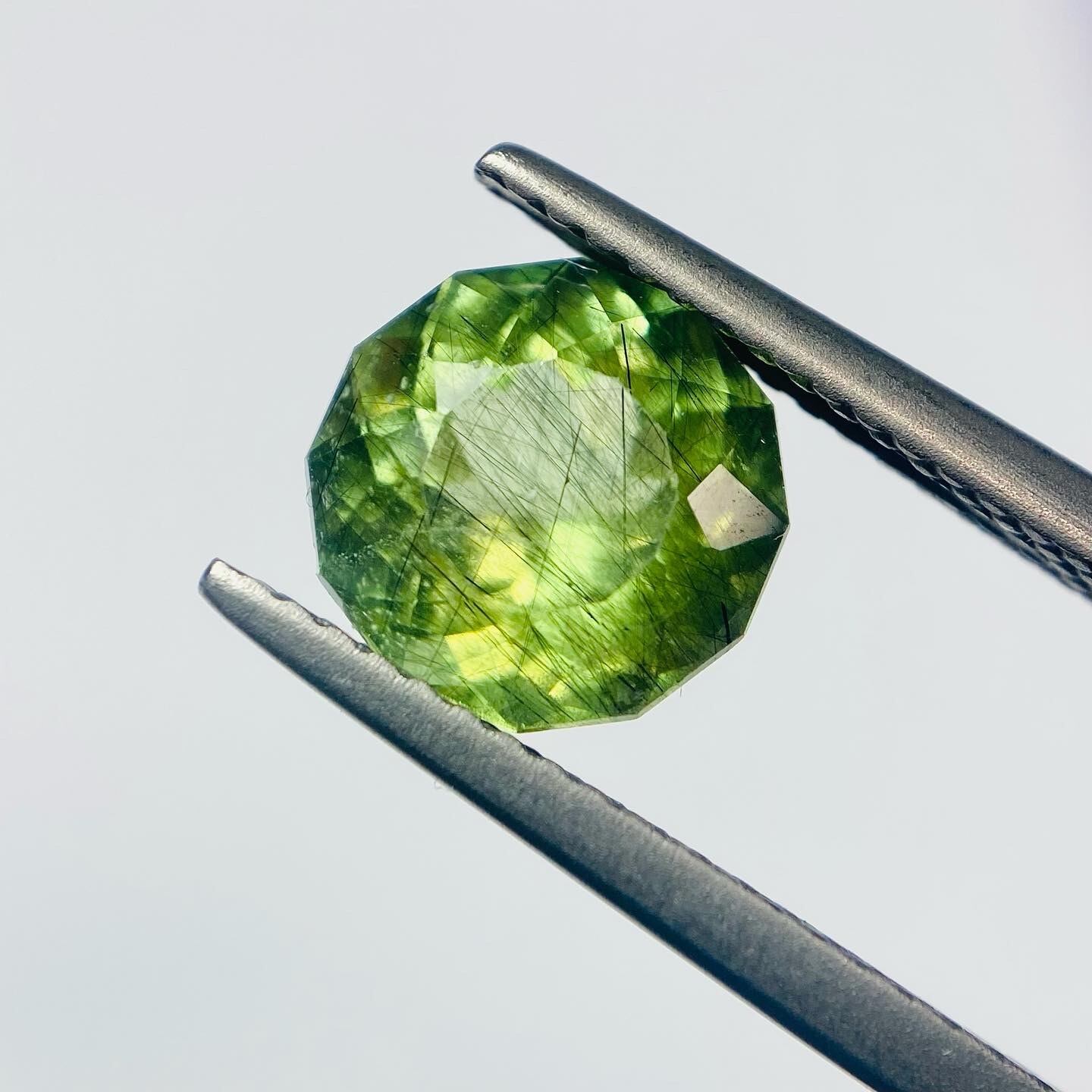 花咲くルチルペリドット