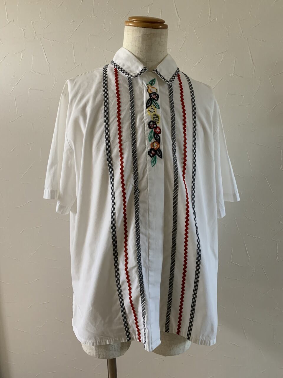 1990's Embroidery Short Sleeve Shirt