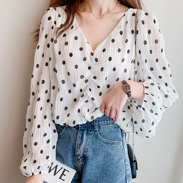 トップス レディース ブラウス 長袖 ボリューム袖 バルーン袖 パフスリーブ ハートネック Vネック 透け感 シースルー シフォン かわいい 大人可愛い シンプル カジュアル 上品 おしゃれ お洒落 こなれ感 綺麗 セクシー キュート ガーリー レトロ ドット柄 水玉 通勤 学生 デート お出かけ 女子会 休日イ ベント 送料無料 ホワイト 白 ブラック 黒 10代 20代 30代 韓国 普段使い 定番 トレンド プレゼント ママ ファッション