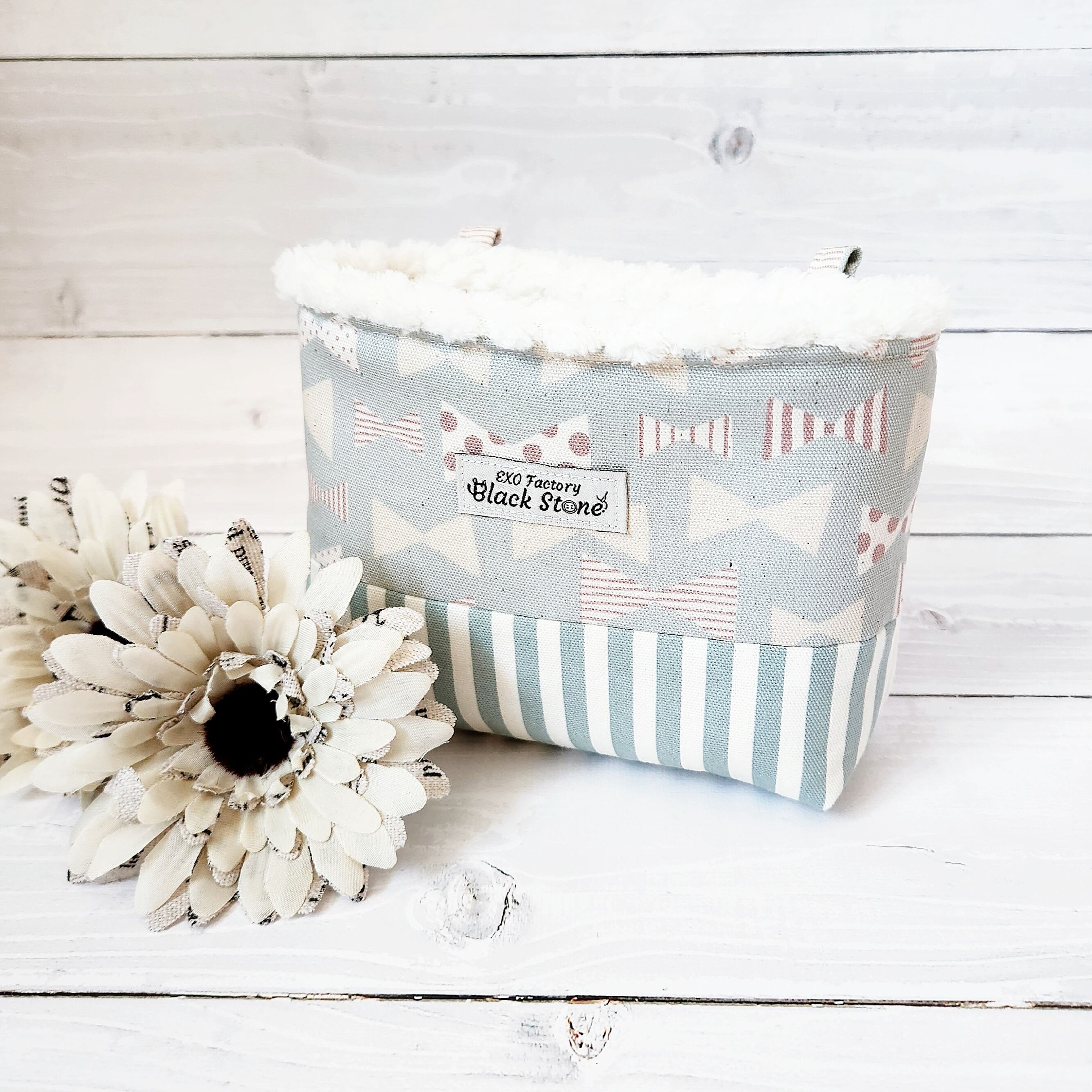 モモンガポーチ/スクエアポーチM♡リボンいっぱい(ミント)×パイナップルボア(ホワイト)