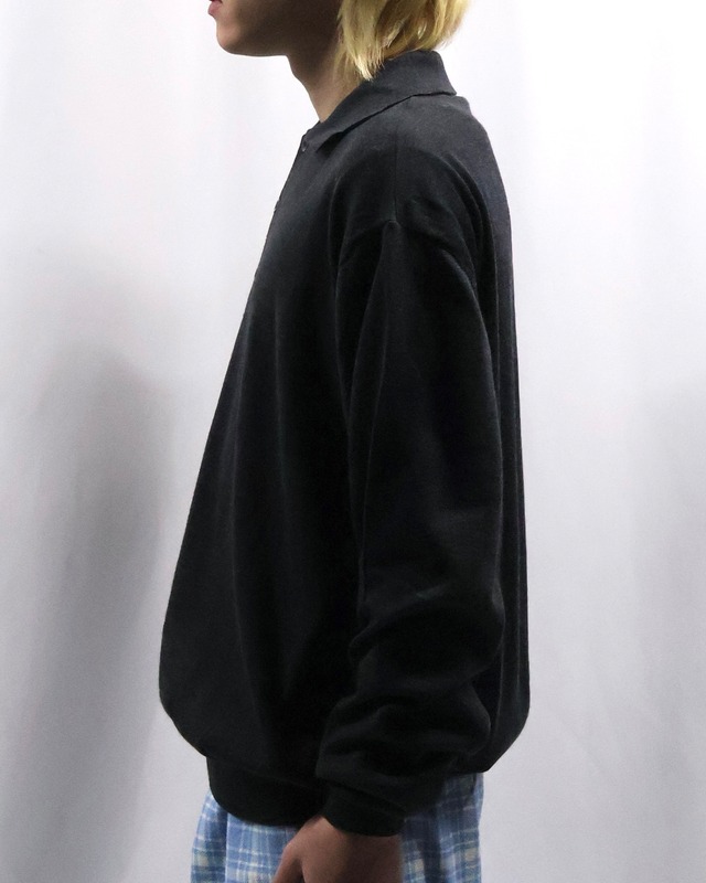 gray knit polo shirt