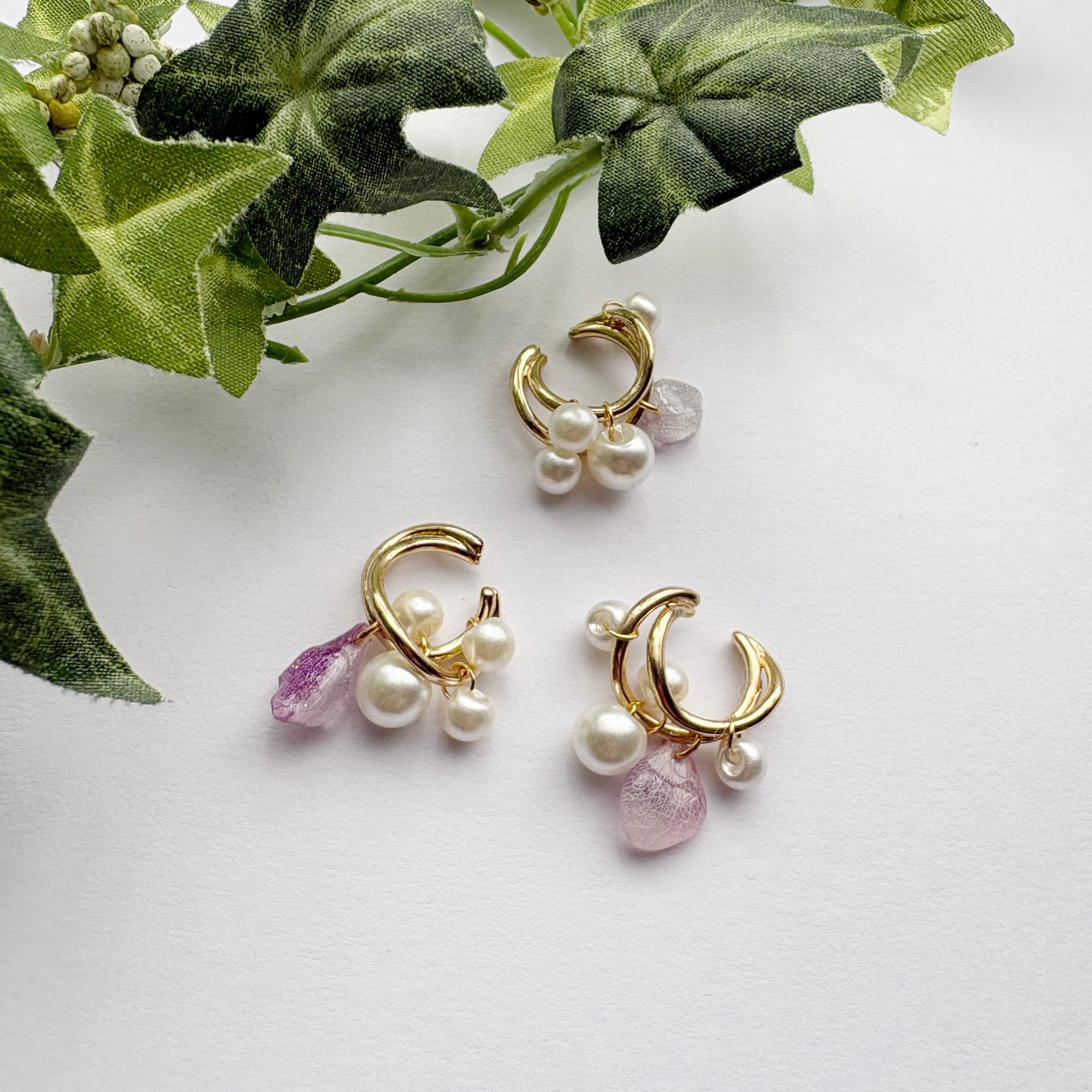 紫陽花の花びら揺れるイヤーカフ
