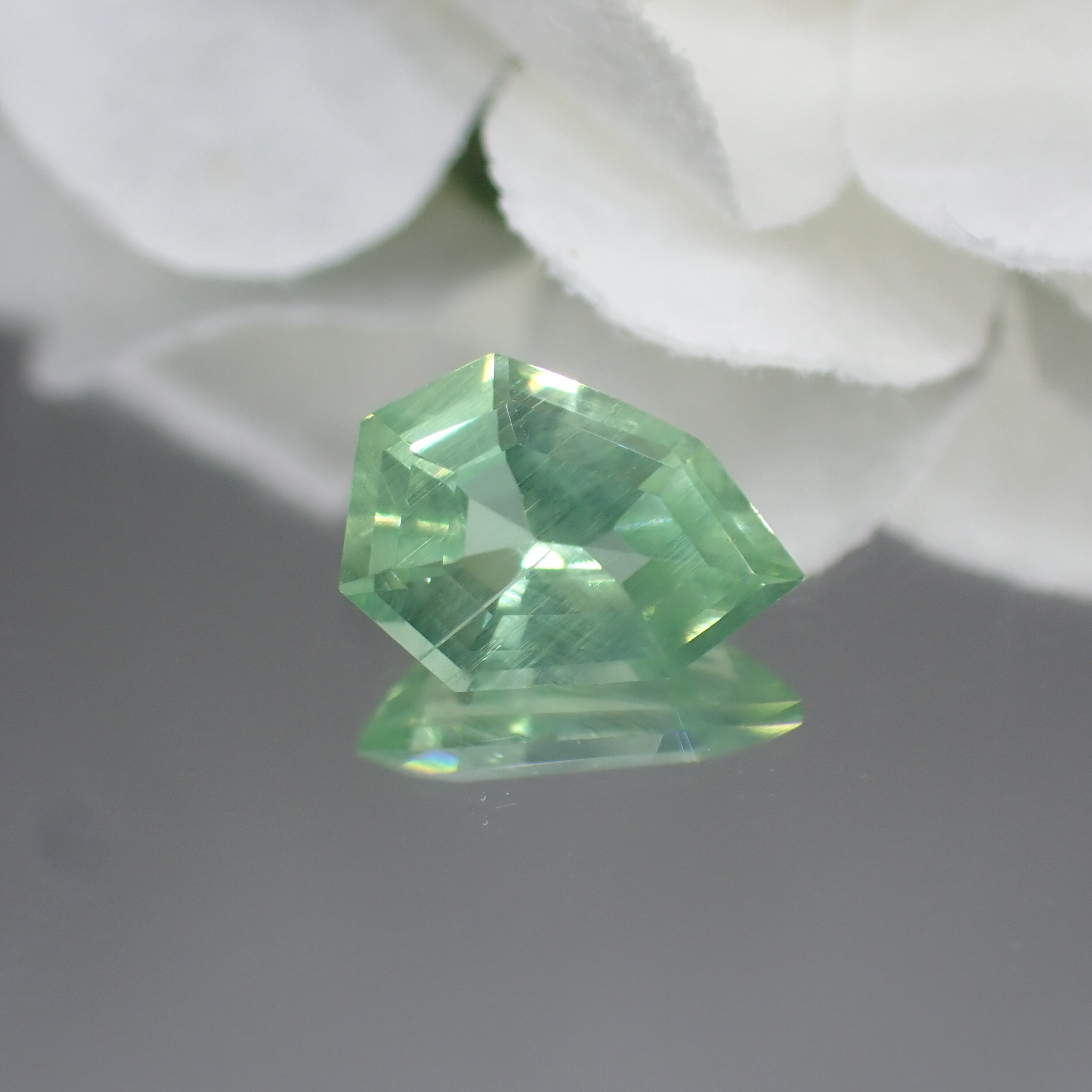 イエロー蛍光☆ミントカラーコーネルピン 0.609ct | 宝石ルース