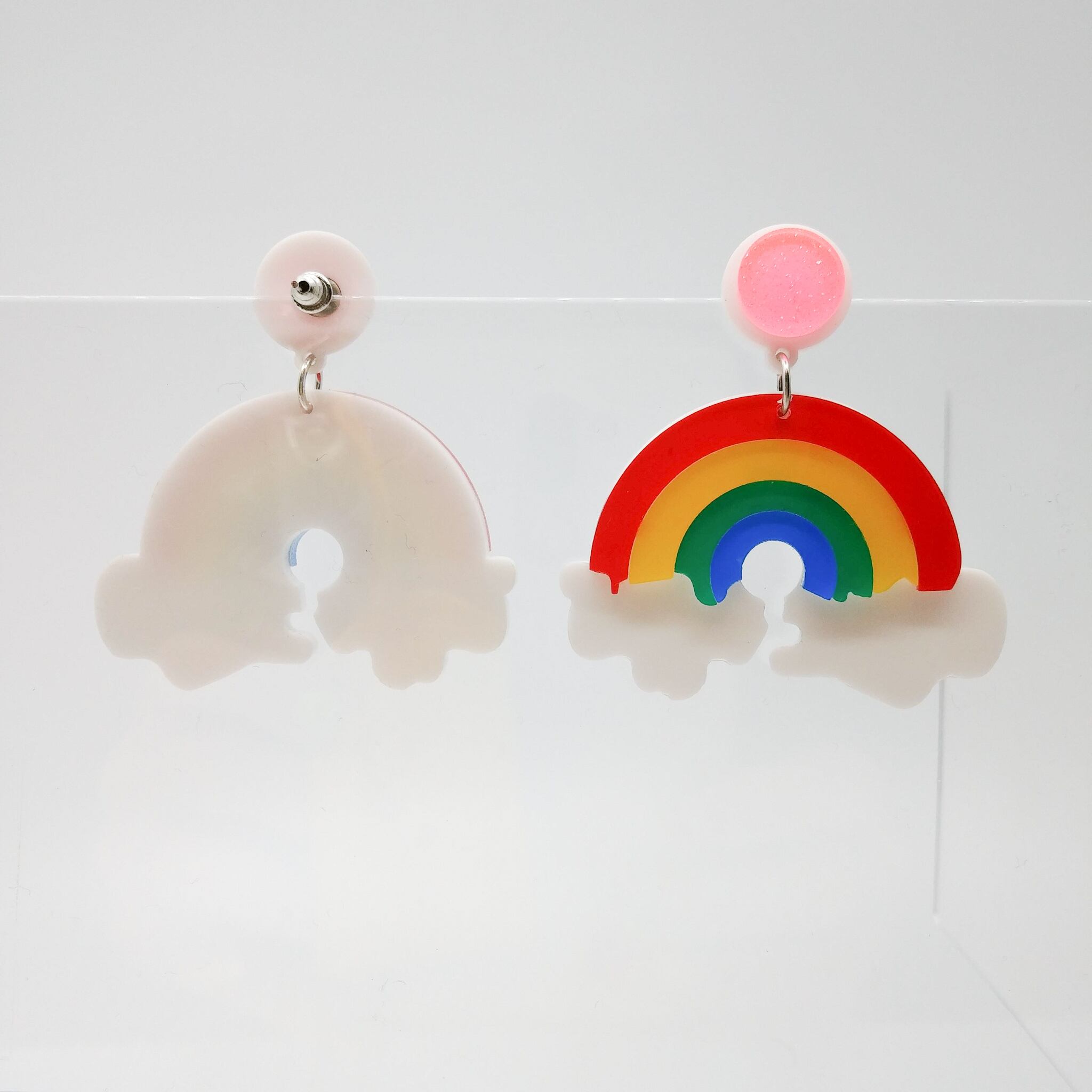 レインボーピアス　イヤリング　虹　ハッピー　カラフル　開運　ユニコーン　大人かわいい　個性派アクセサリー　原宿系