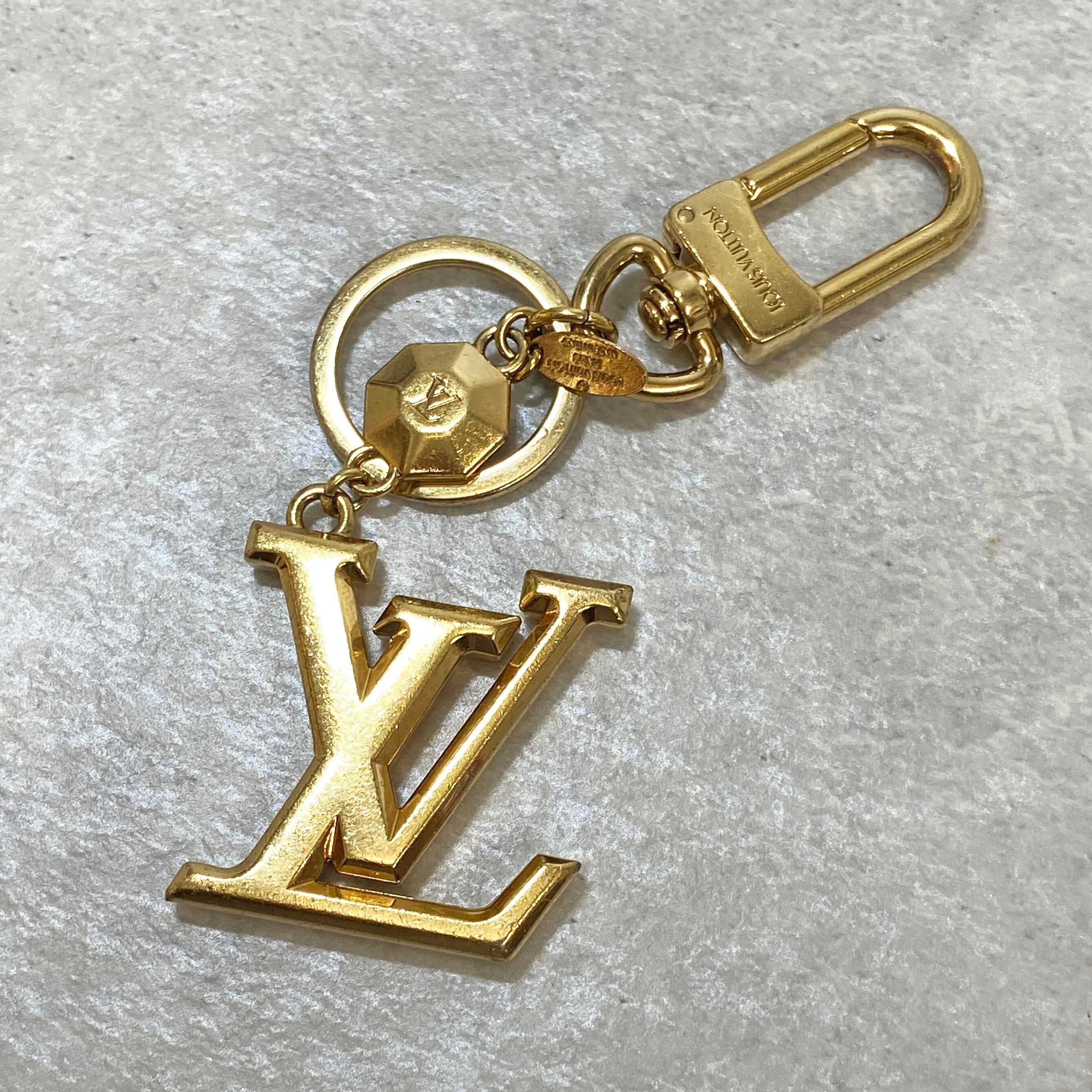 LOUIS VUITTON ルイ・ヴィトン ロゴ キーホルダー ゴールド