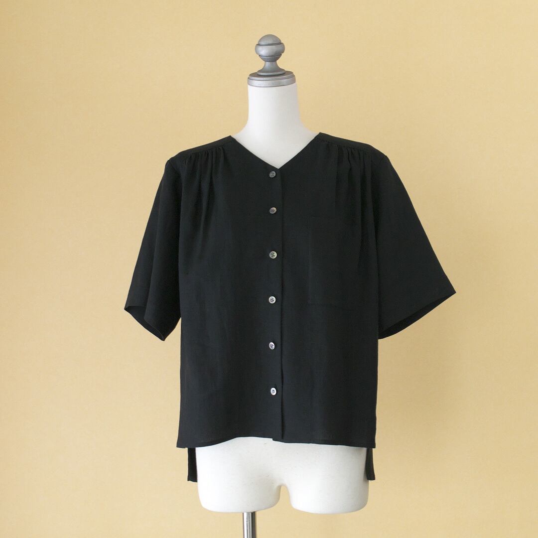 atelier naruse アトリエナルセ リネンVネックシャツ・ブラック