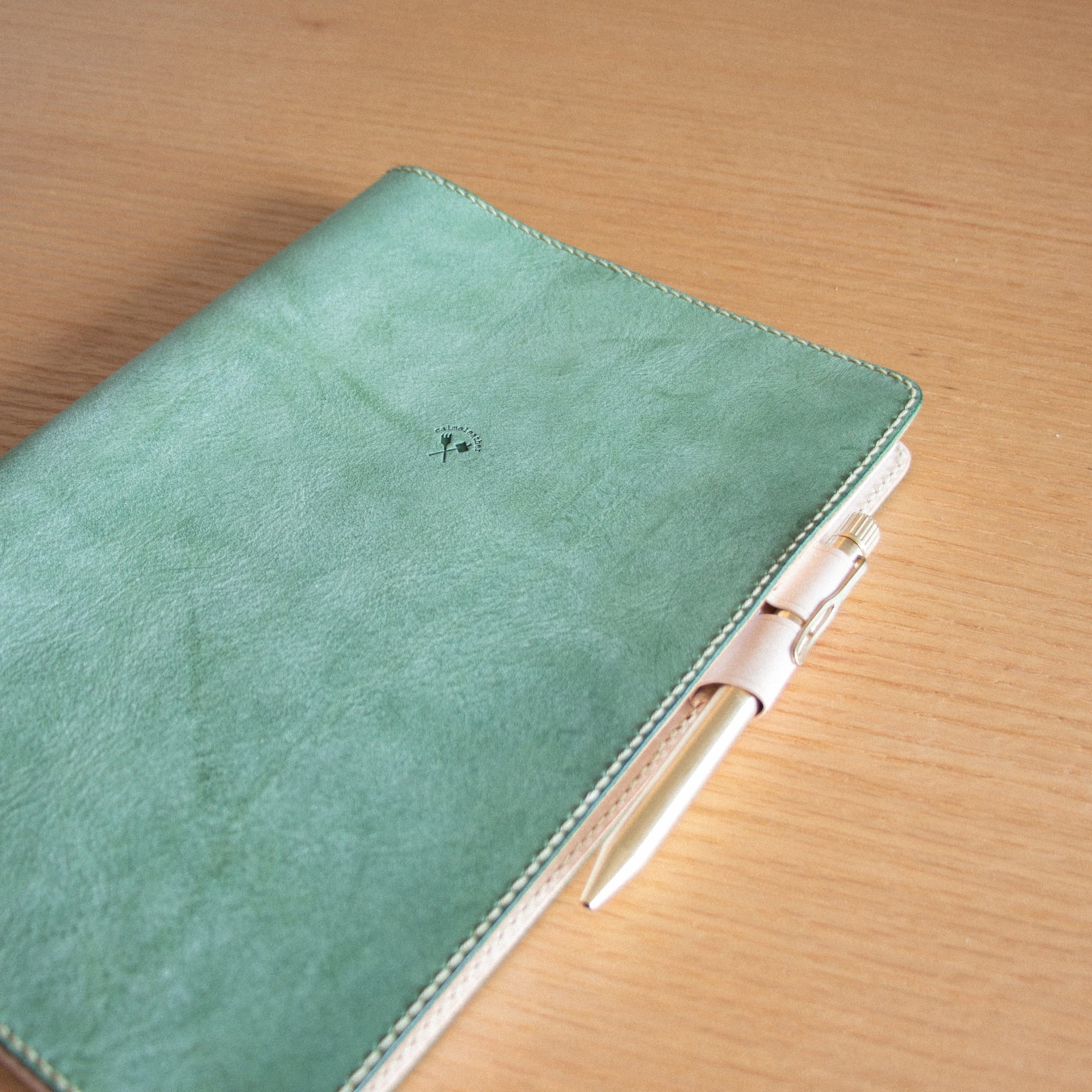 B5サイズ〕気まぐれレザーの本革ノートカバー《名入れ対応