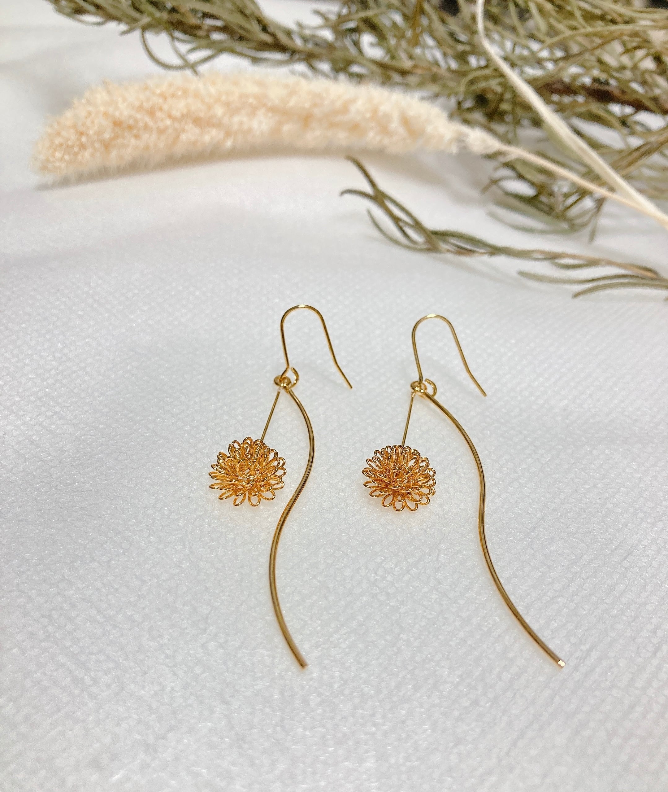 Dahlia motif ピアス】 | Celym