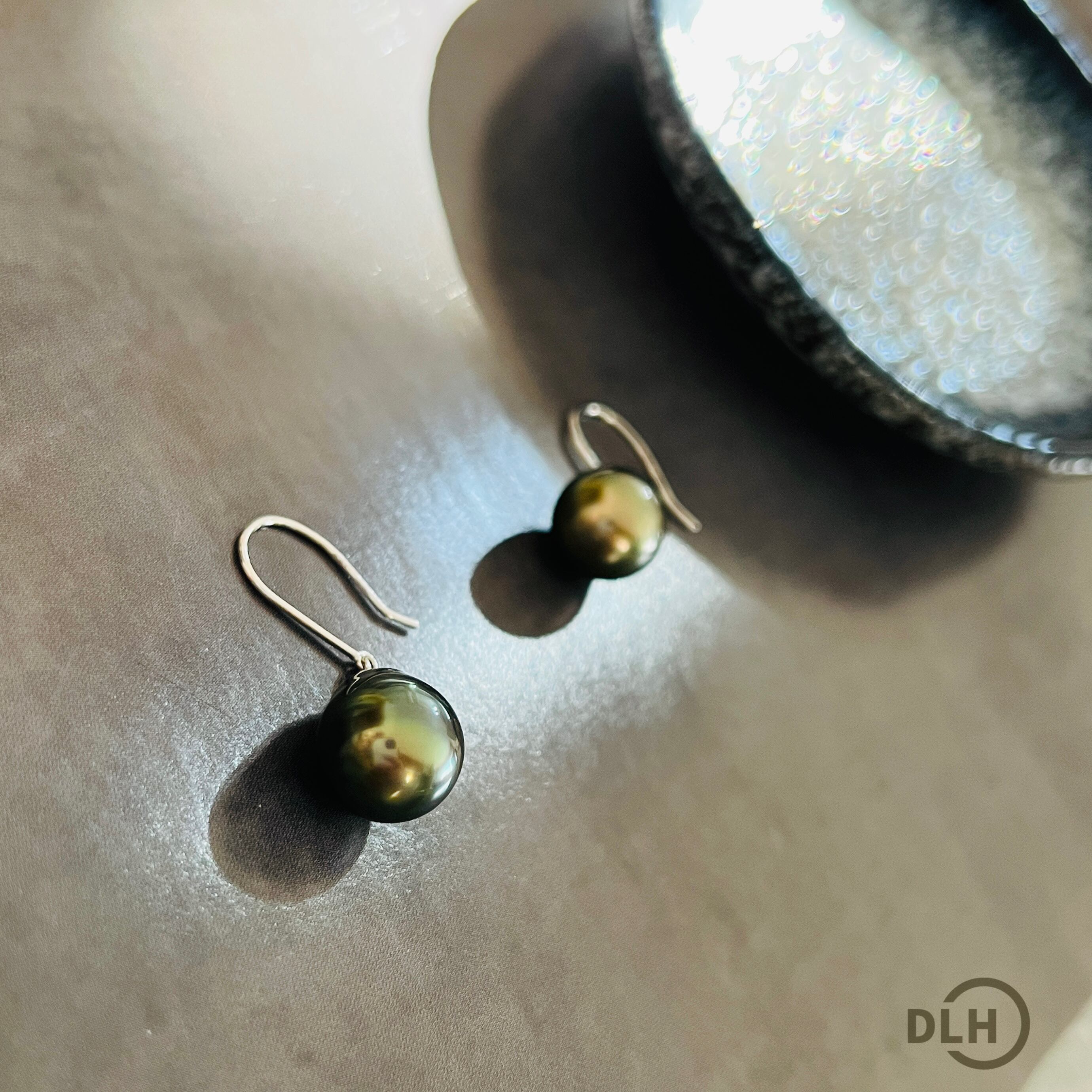 黒蝶真珠ピアス/天然ダイヤモンド/ドロップ/K18WG/フック/テリ抜群/日本製 | DLH Jewelry Collection BASE店 powered by BASE