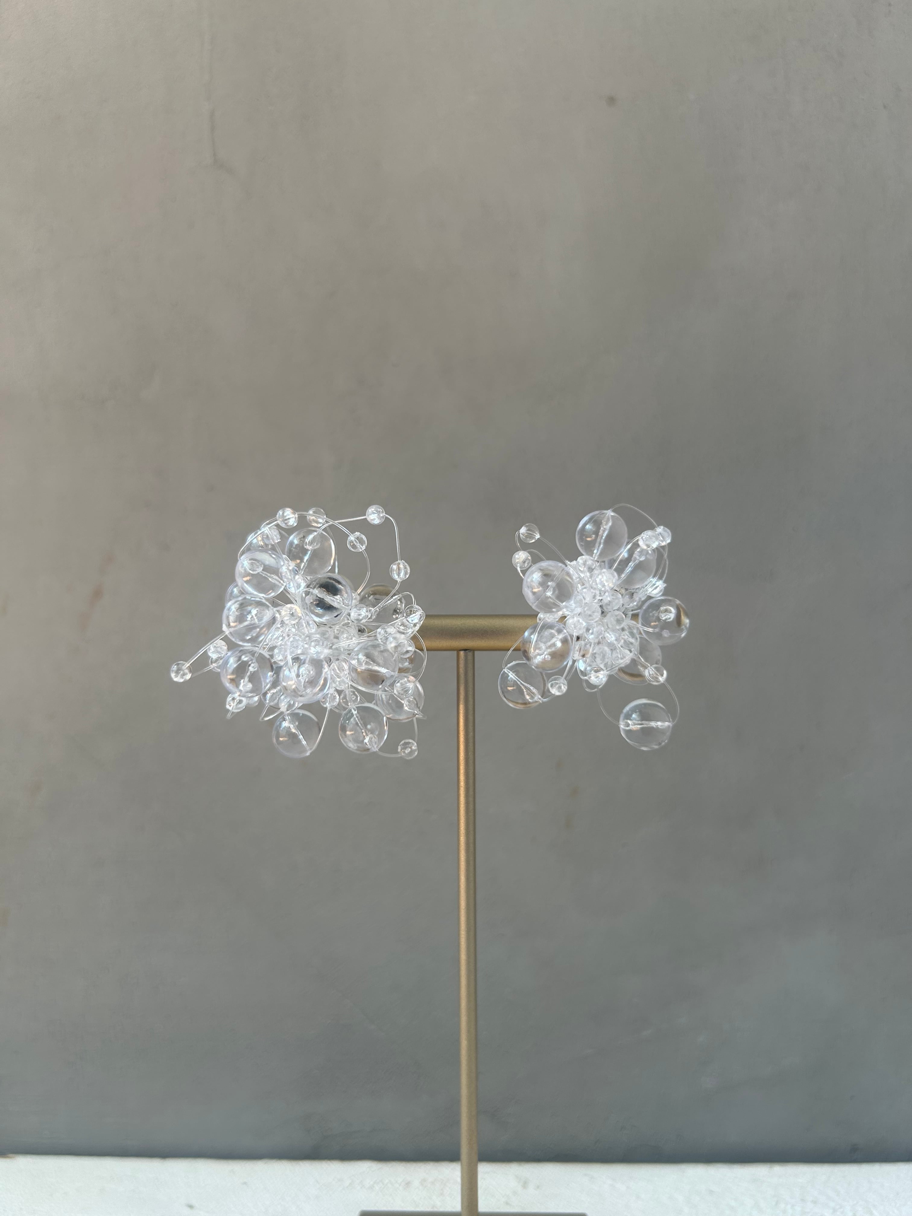 パールシャワーのアシンメトリーピアス/イヤリング