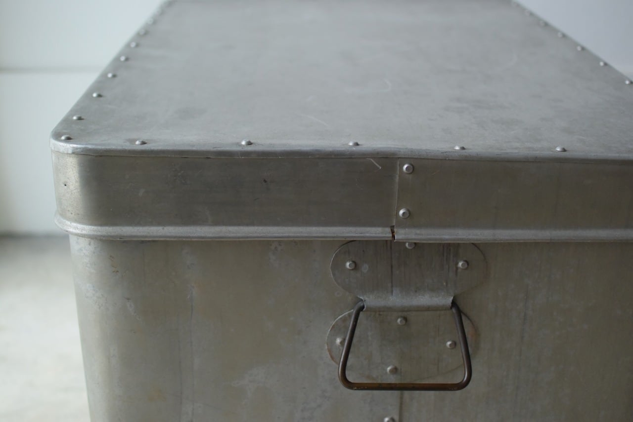 リベットのかっこいい大きめコンテナ | 古道具 こころね