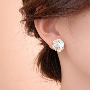 ツインレイとの統合 愛の結びつきを強化するピアス 大天使チャミュエルの祝福