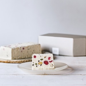 tailor / ベリーとピスタチオのカッサータ