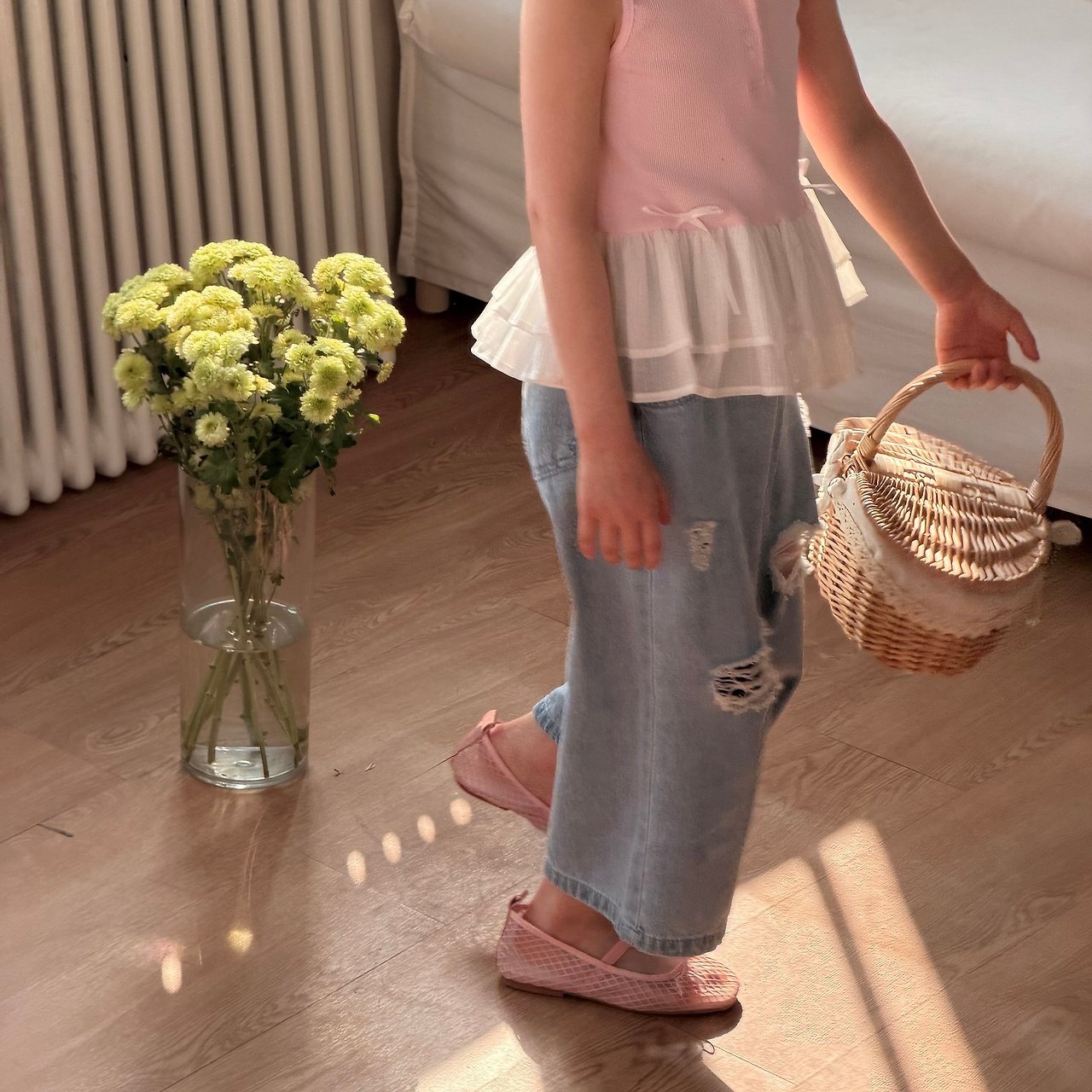 [ninibello] Damage Ice Denim Pants +fee2 / [니니벨로] 데미지아이스데님팬츠