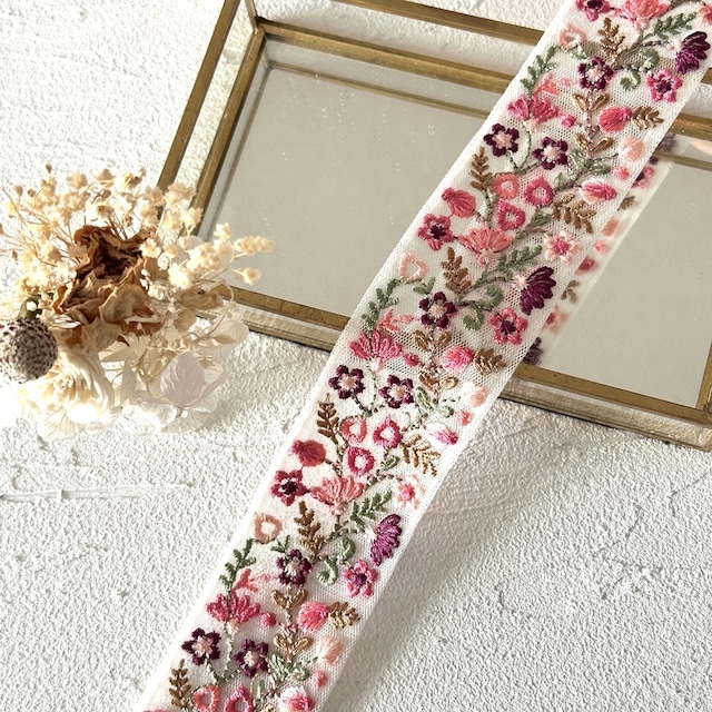 　[ホワイト]インド刺繍リボン 3526