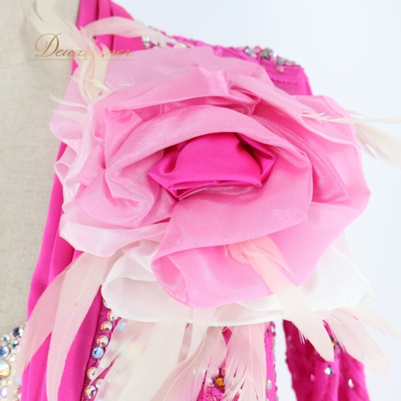 社交ダンス 衣装 Nakagawa ナカガワ ラテン ドレス ワンピース 羽 花 フリル レース 豪華 デモ 競技 ダンス パーティ ピンク系 ホワイト系 パフォーマンス パーティー用 コスチューム